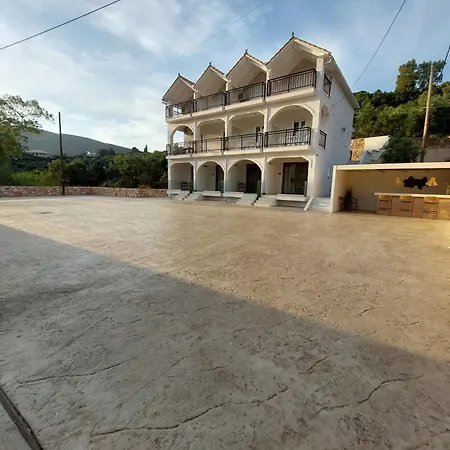 Avra Hotel Keri