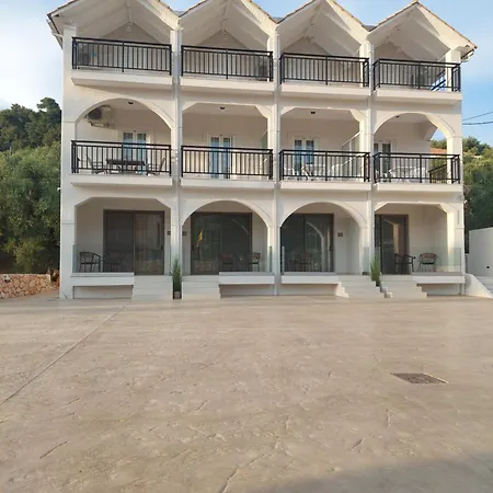 Avra Hotel *
