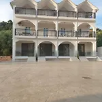 Avra Hotel *
